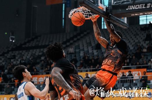 CBA俱乐部杯-克里斯砍下28+8 山东击败青岛挺进八强